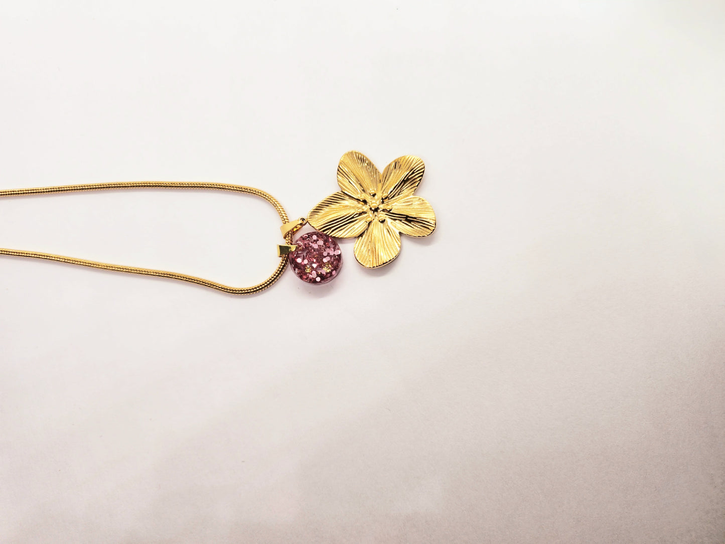 collier fleur en acier