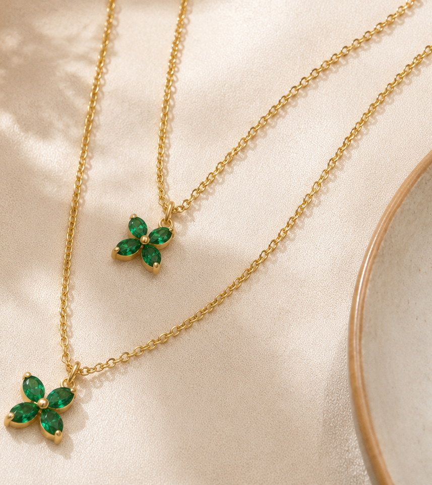 Collier fleur verte