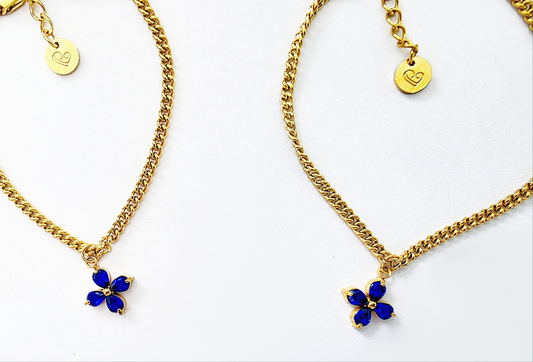 Duo de bracelets : fleur bleue sur acier doré