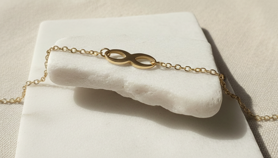 bracelet infini couple sur rocher