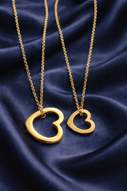 collier coeur complémentaire fond bleu